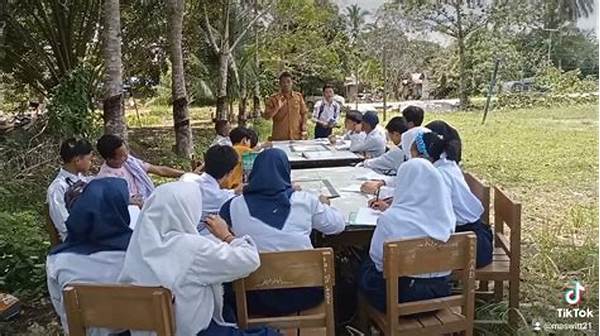 kenyamanan-belajar-di-bawah-pohon_3f7667026.jpg