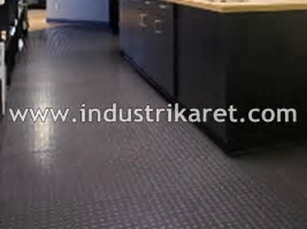 karpet-dekoratif-dengan-perlindungan-anti-slip_73925c4b0.jpg