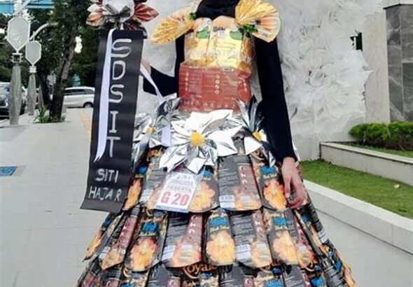 dekorasi-fashion-dari-sampah-daur-ulang_f181190ba.jpg